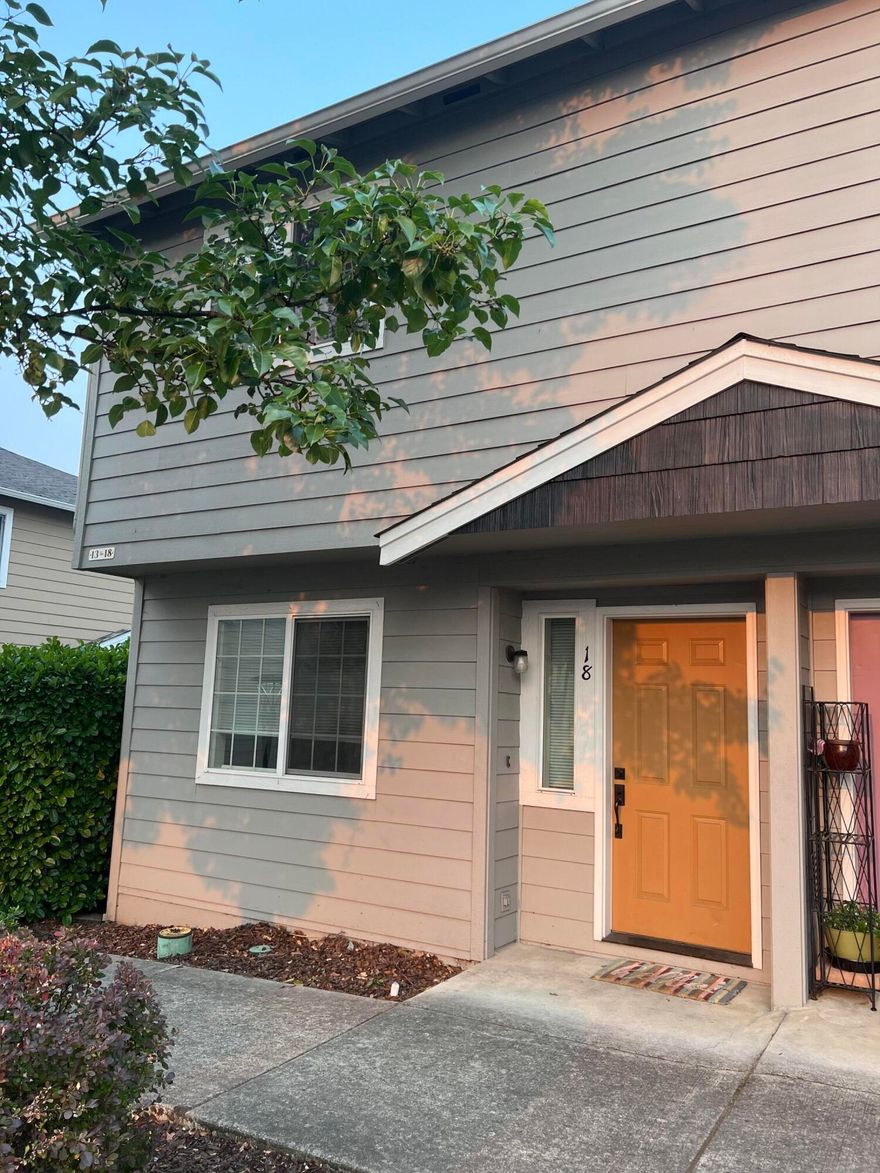 Spacious 1170 square feet with 2 bedrooms and 1 1/2 bath townhome located in Townhomes at Oak Court.  End Unit with a nice patio, nice open floor plan and a newer HVAC unit.