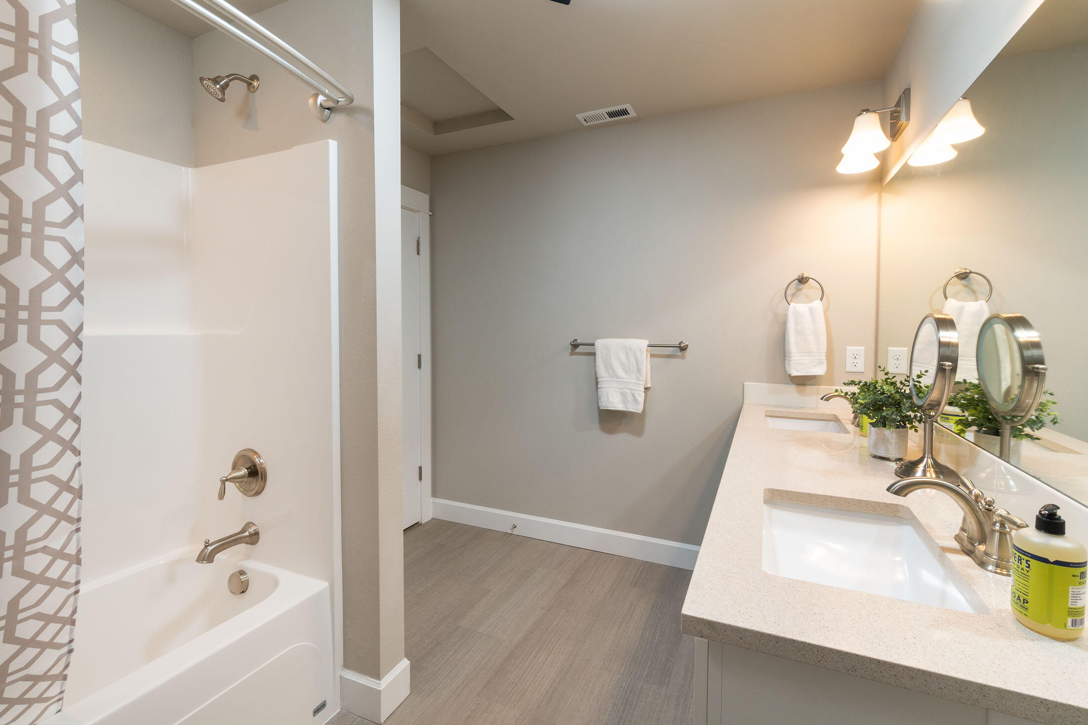 SaddleStone - Residential