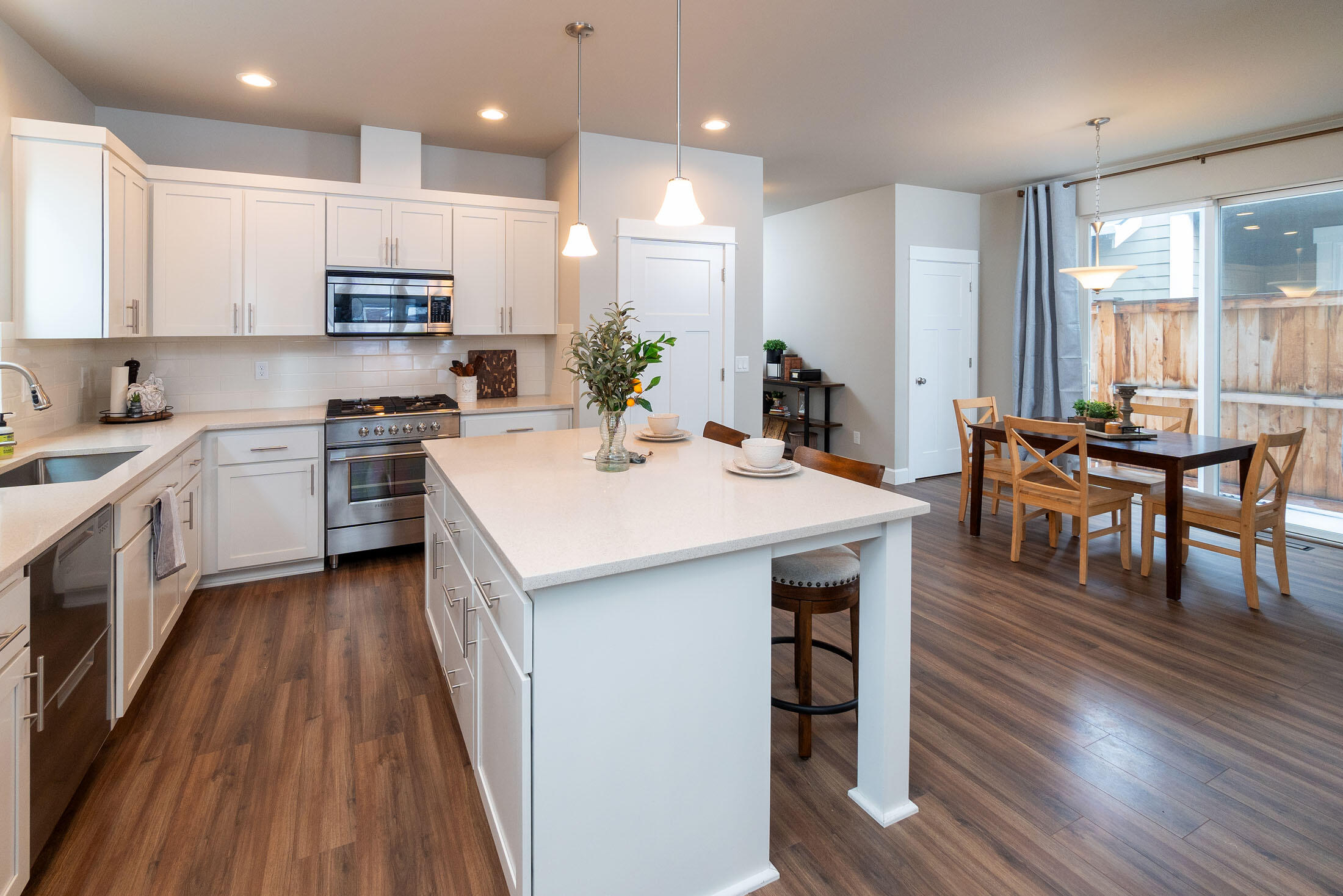 SaddleStone - Residential