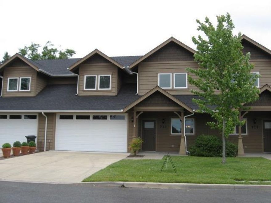 Spectacular like new town home in Kensington Court. 1522 feet of total luxury and quality. Granite Slab counter tops, stainless appliances, high efficiency gas heat, hardwood floors and custom finish work are just a few of the custom features in this home. You must go and visit this excellent home in a neighborhood that has held its value well and is an excellent value. This is a 55+ neighborhood. One occupant of the property must be at least 55 years old.