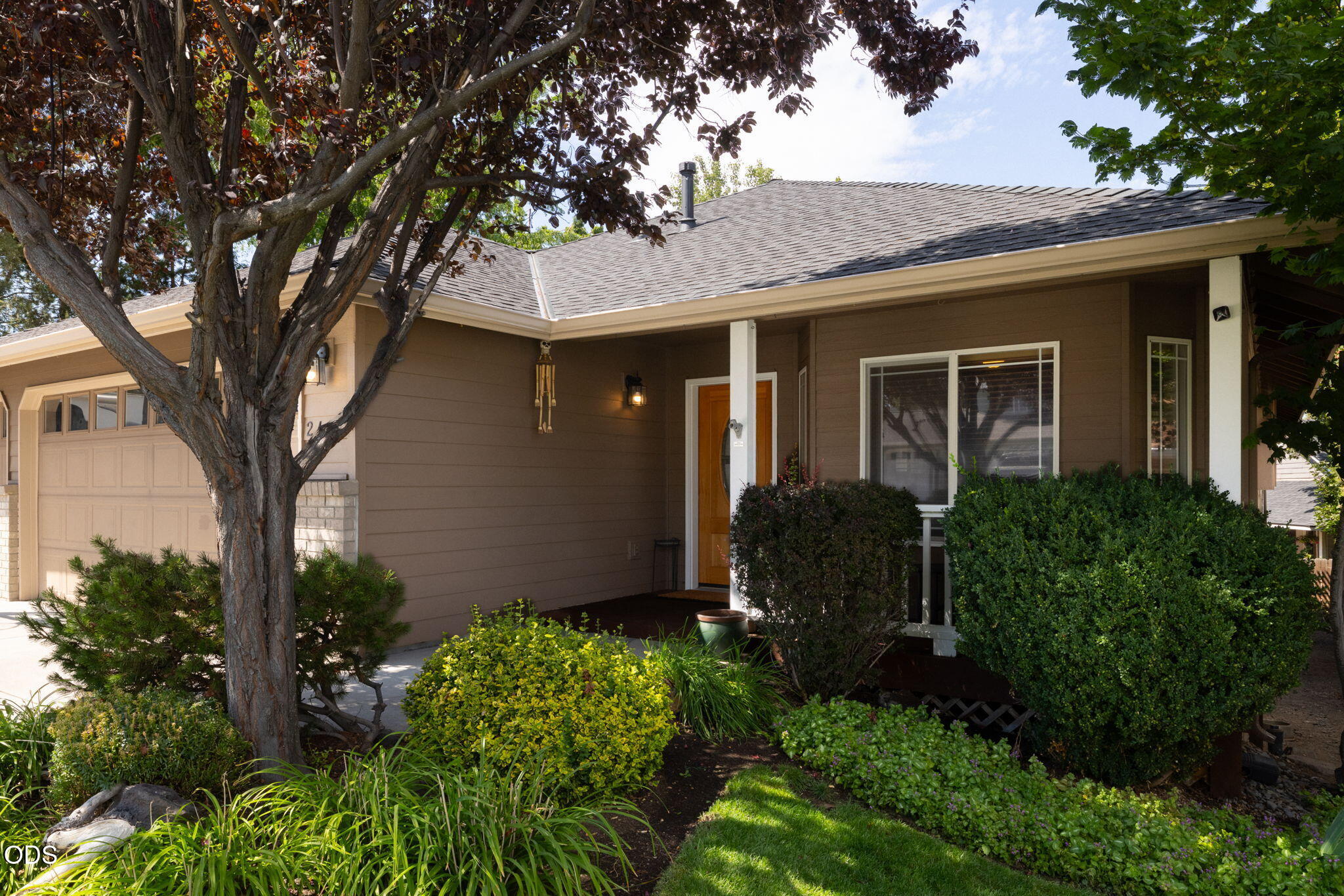 2462 NE Lynda Lane