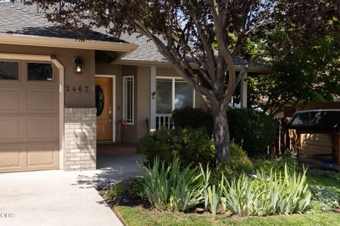 Tiny photo for 2462 NE Lynda Lane, Bend, OR 97701 (MLS # 220227494)