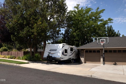 Tiny photo for 2462 NE Lynda Lane, Bend, OR 97701 (MLS # 220227494)