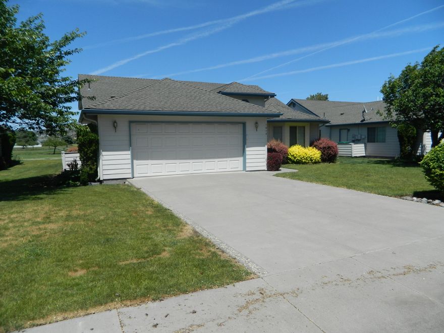 Don't miss out on one of the largest 3 bedroom 2 bath condos on Harbor Isles. Large open floor plan with an island in the kitchen. Living room has a gas fireplace and large windows for great lighting. This one backs up to #12 fairway. With some personal freshening up, you can build in some
equity and make it your own. Enjoy the amenities of living on the golf course. Seller is in the process of an estate sale so pleas excuse the clutter