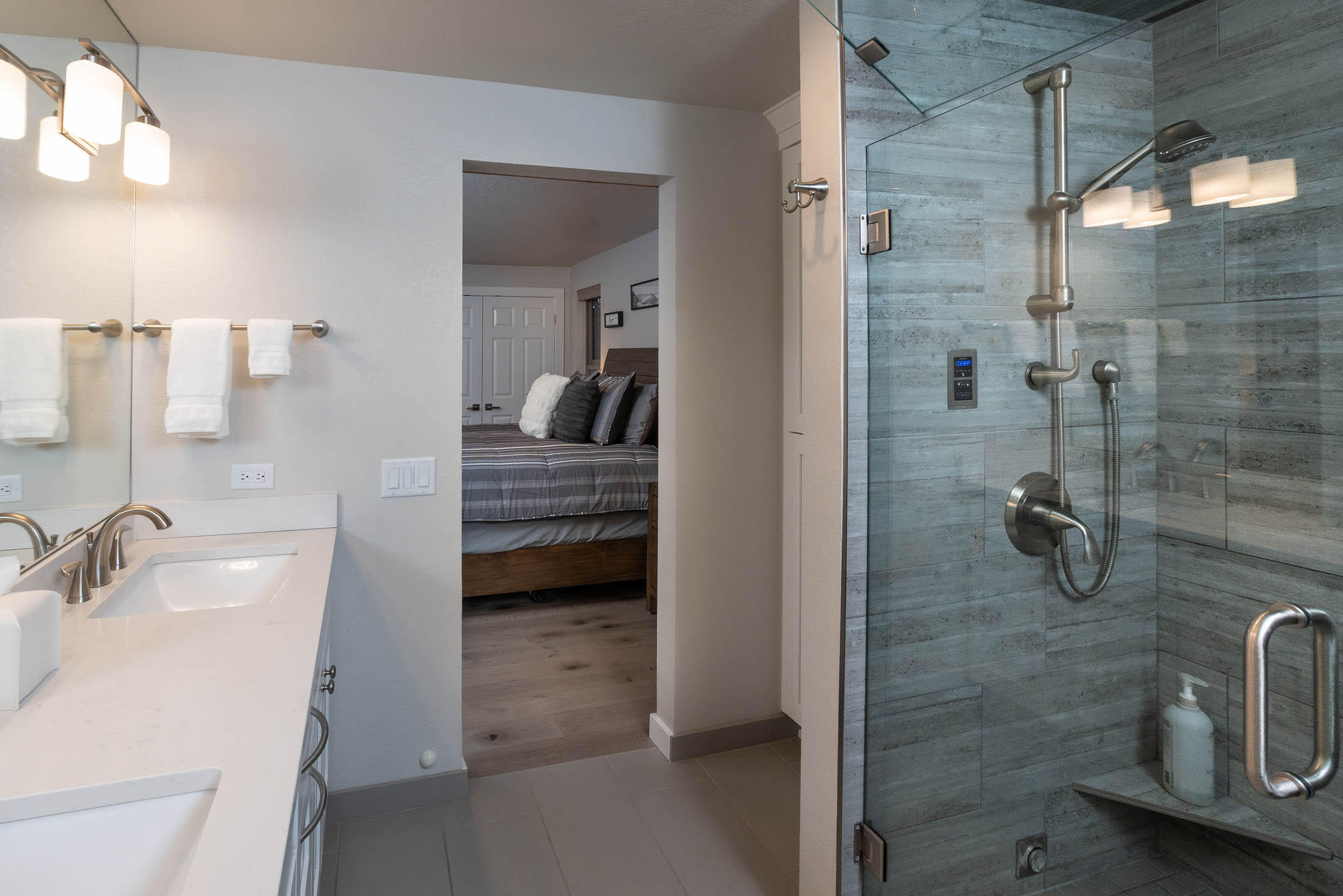 Los Serranos - Residential