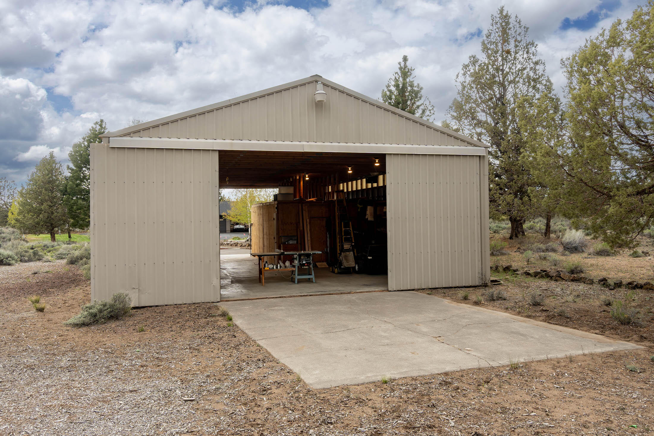 Los Serranos - Residential