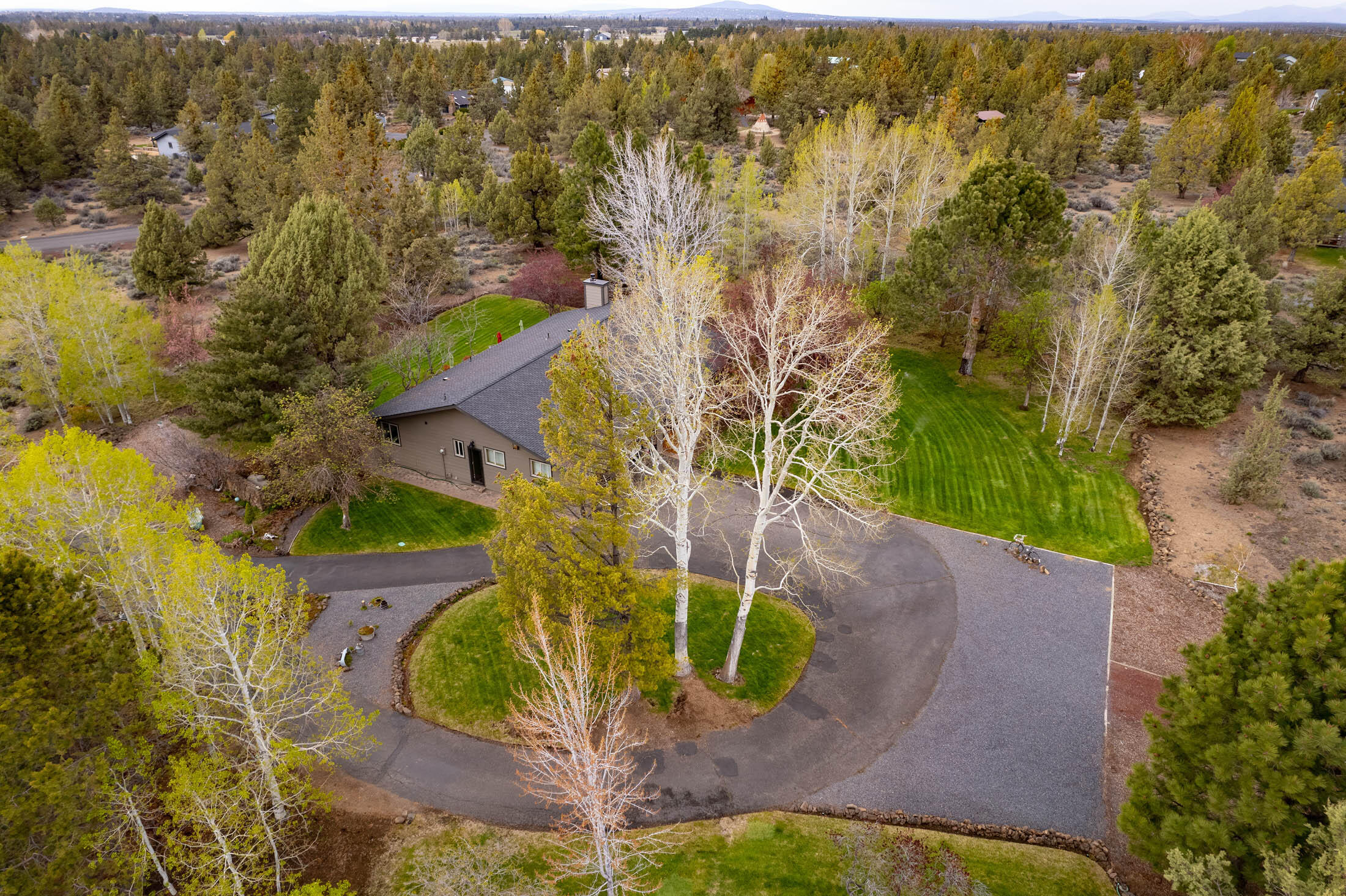 Los Serranos - Residential