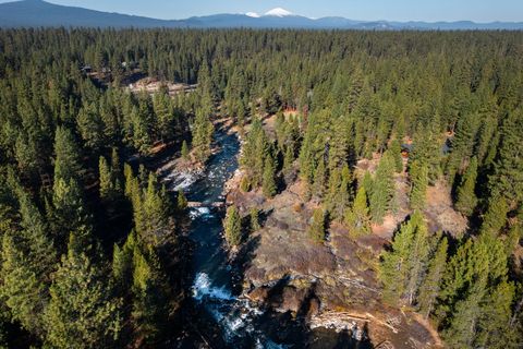 Tiny photo for 14177 Whitewater Loop, La Pine, OR 97739 (MLS # 220208171)