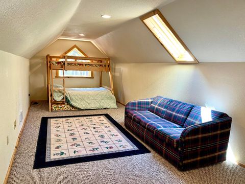 Tiny photo for 14177 Whitewater Loop, La Pine, OR 97739 (MLS # 220208171)