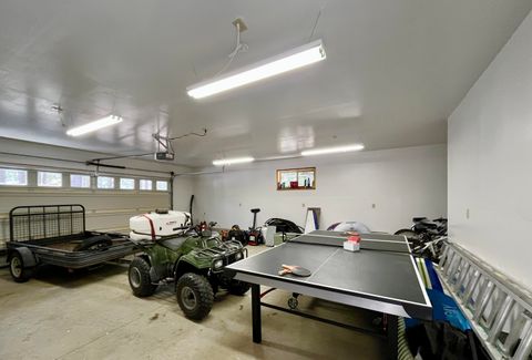 Tiny photo for 14177 Whitewater Loop, La Pine, OR 97739 (MLS # 220208171)