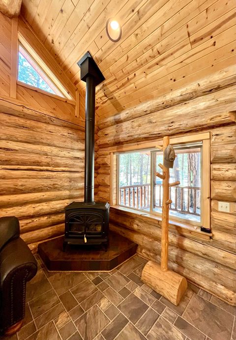 Tiny photo for 14177 Whitewater Loop, La Pine, OR 97739 (MLS # 220208171)