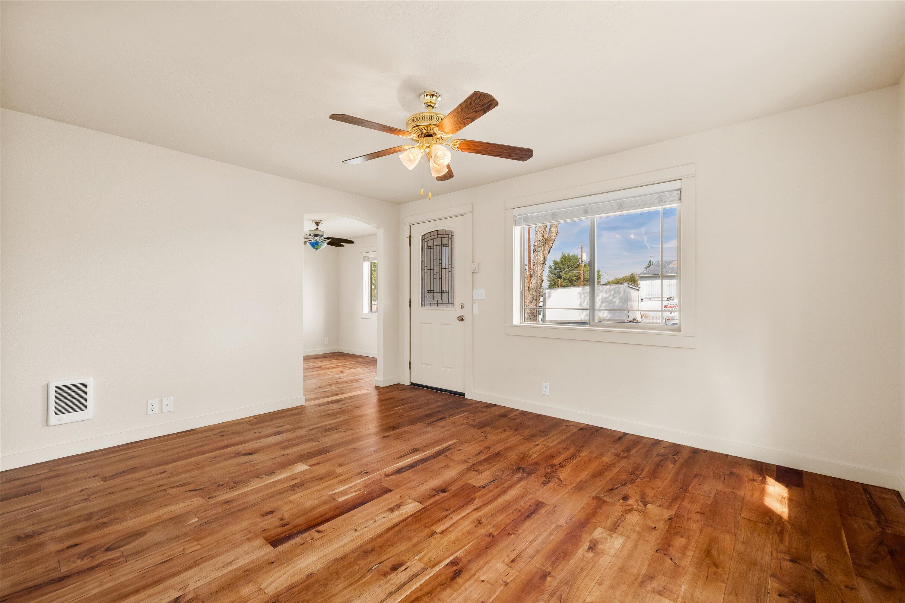 528 SE Cascade Avenue