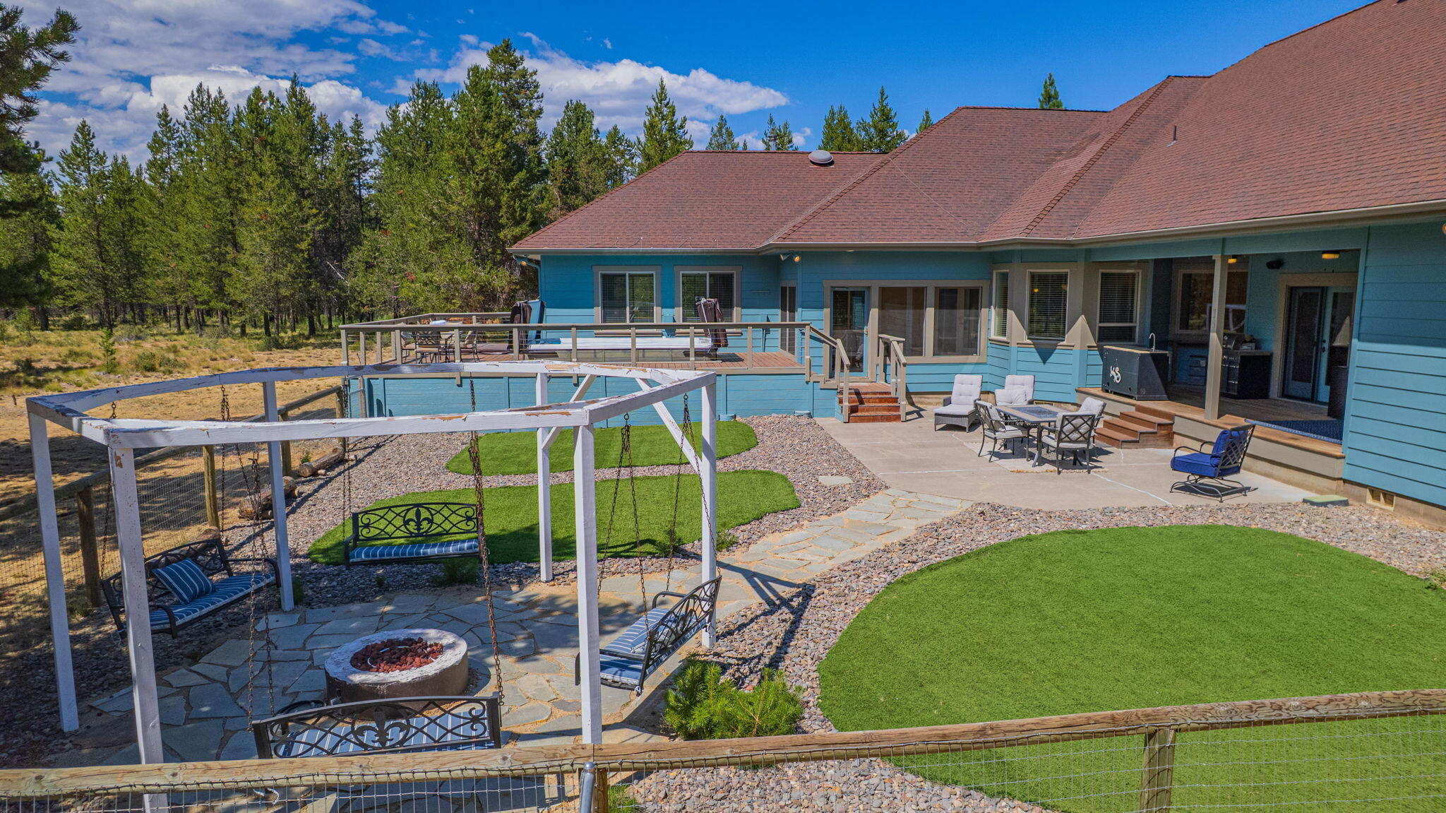 Pinewood Country Est - Residential