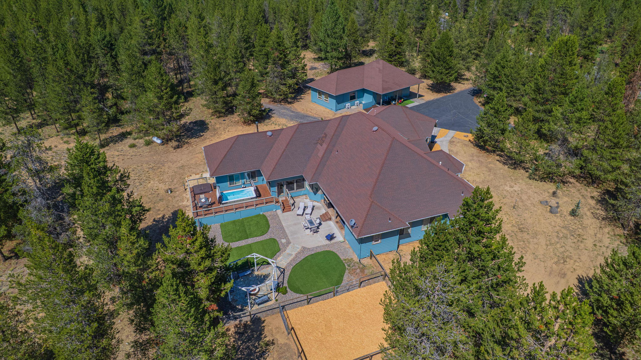 Pinewood Country Est - Residential