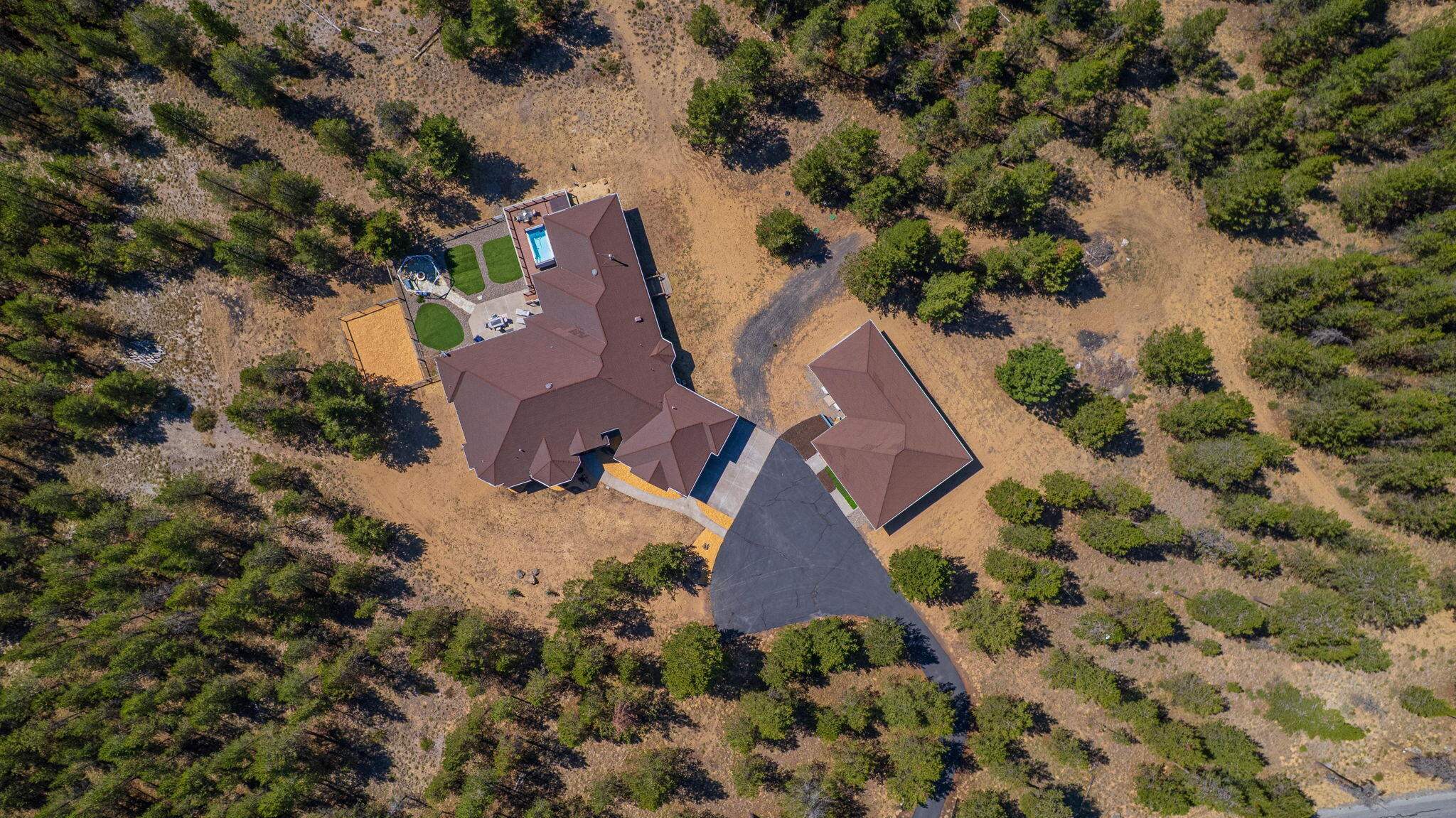 Pinewood Country Est - Residential