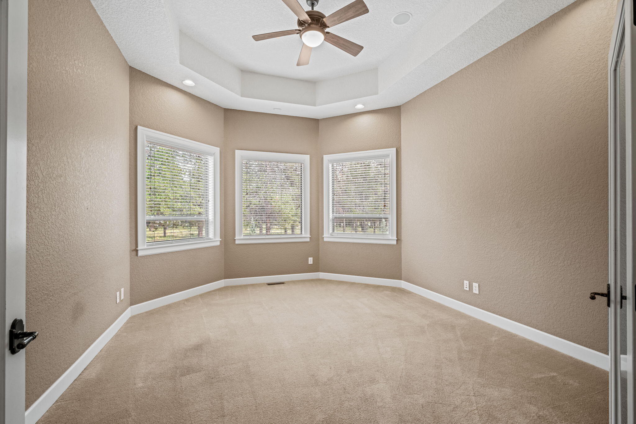 Pinewood Country Est - Residential