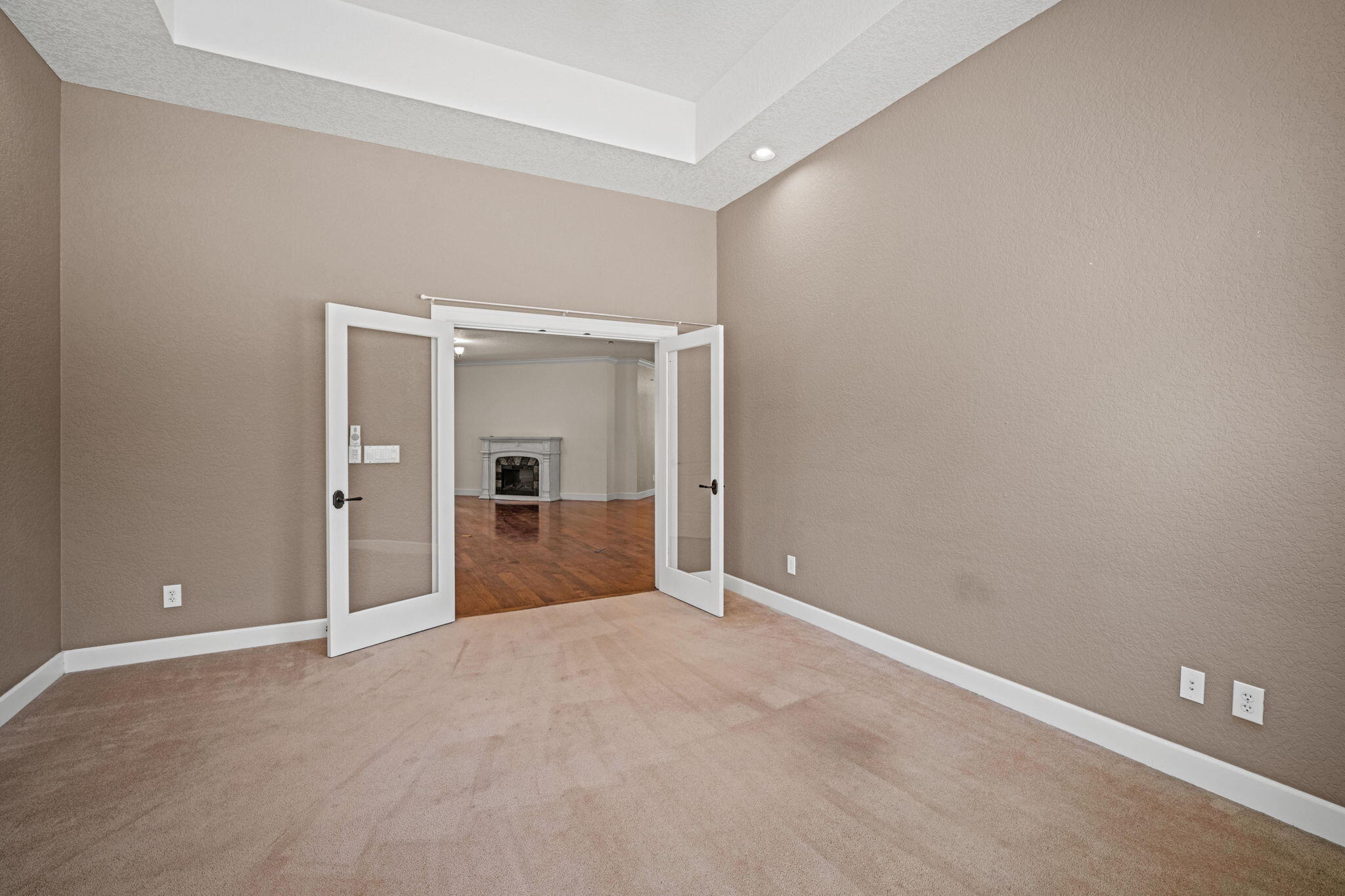 Pinewood Country Est - Residential