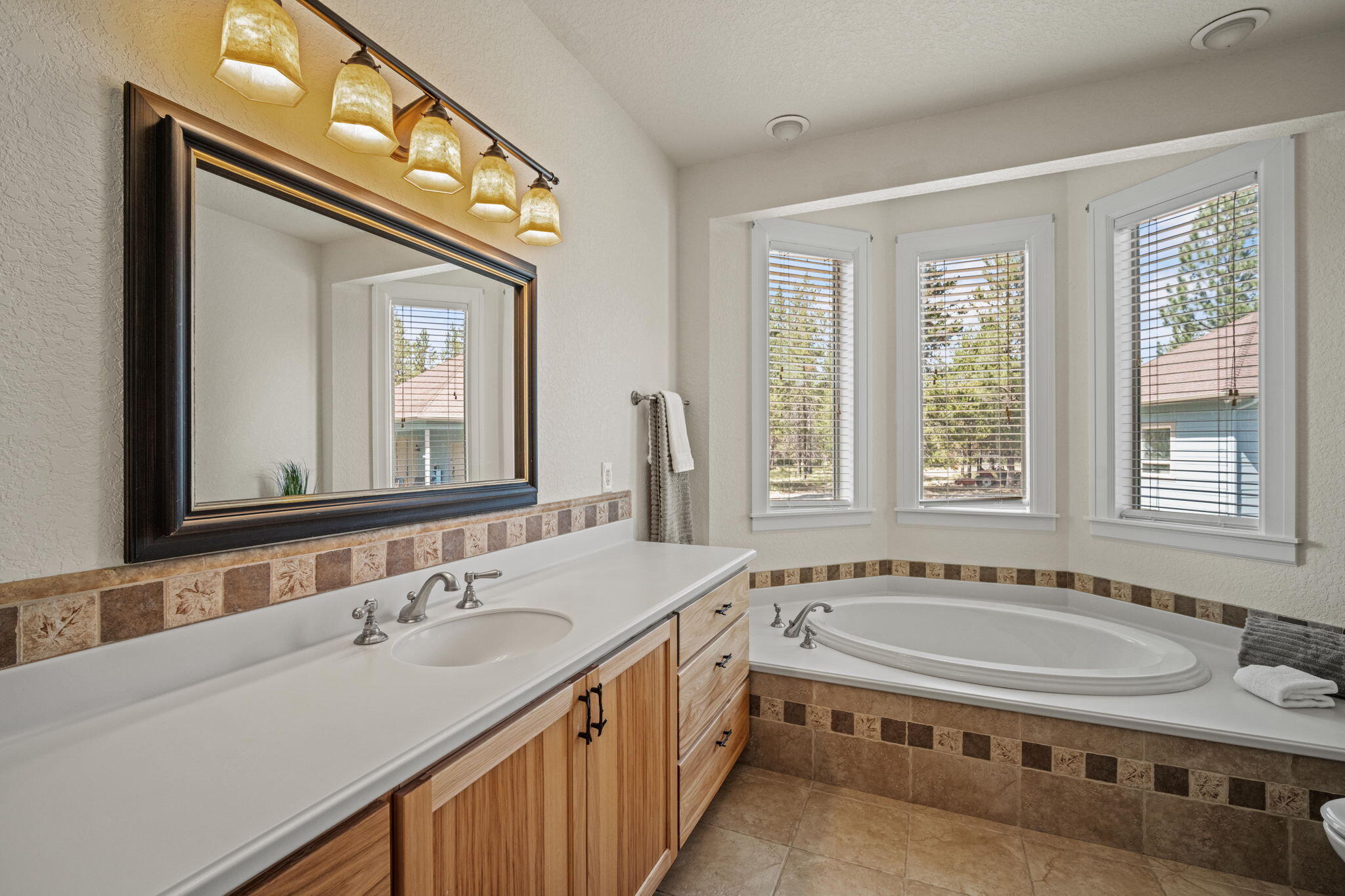 Pinewood Country Est - Residential