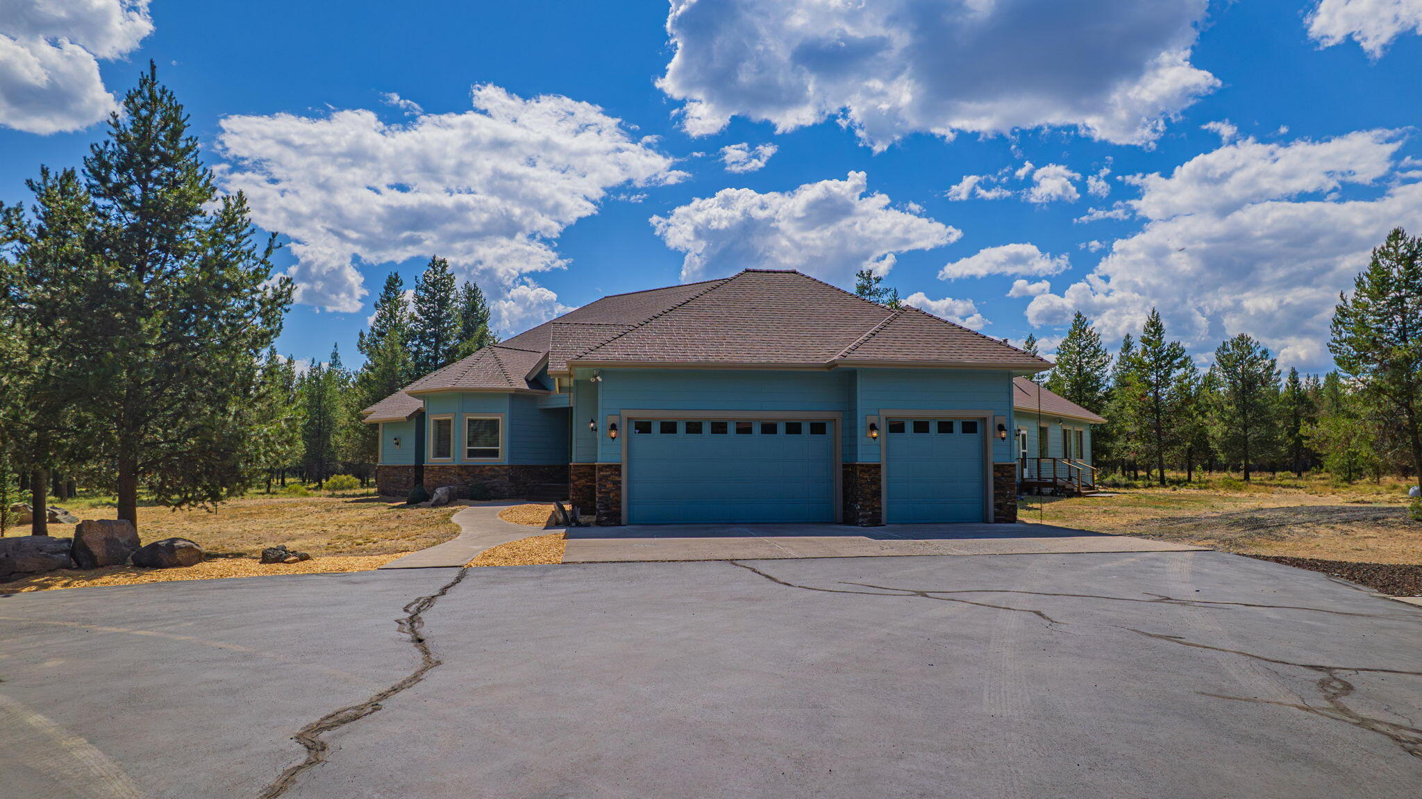 Pinewood Country Est - Residential