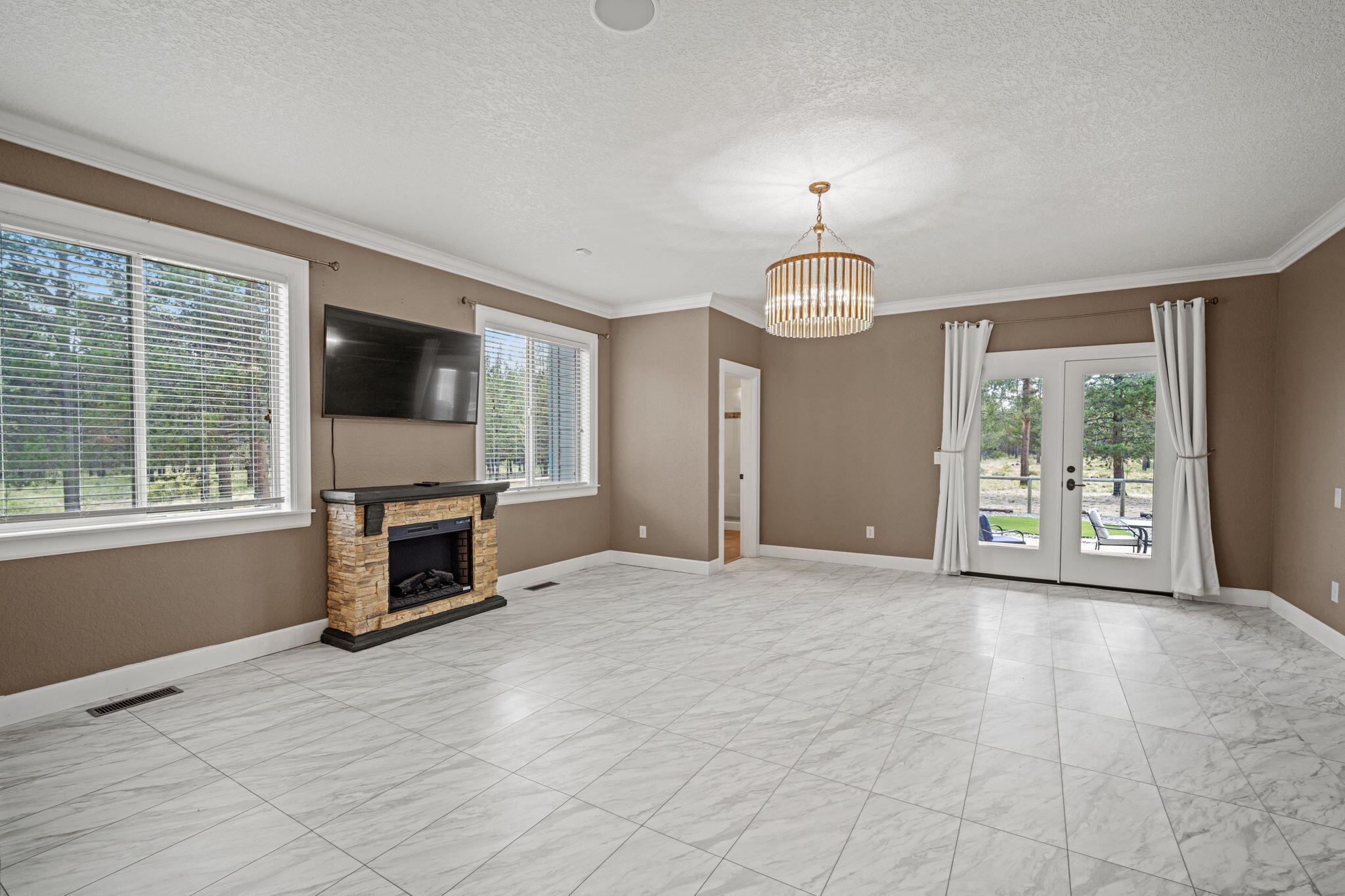 Pinewood Country Est - Residential