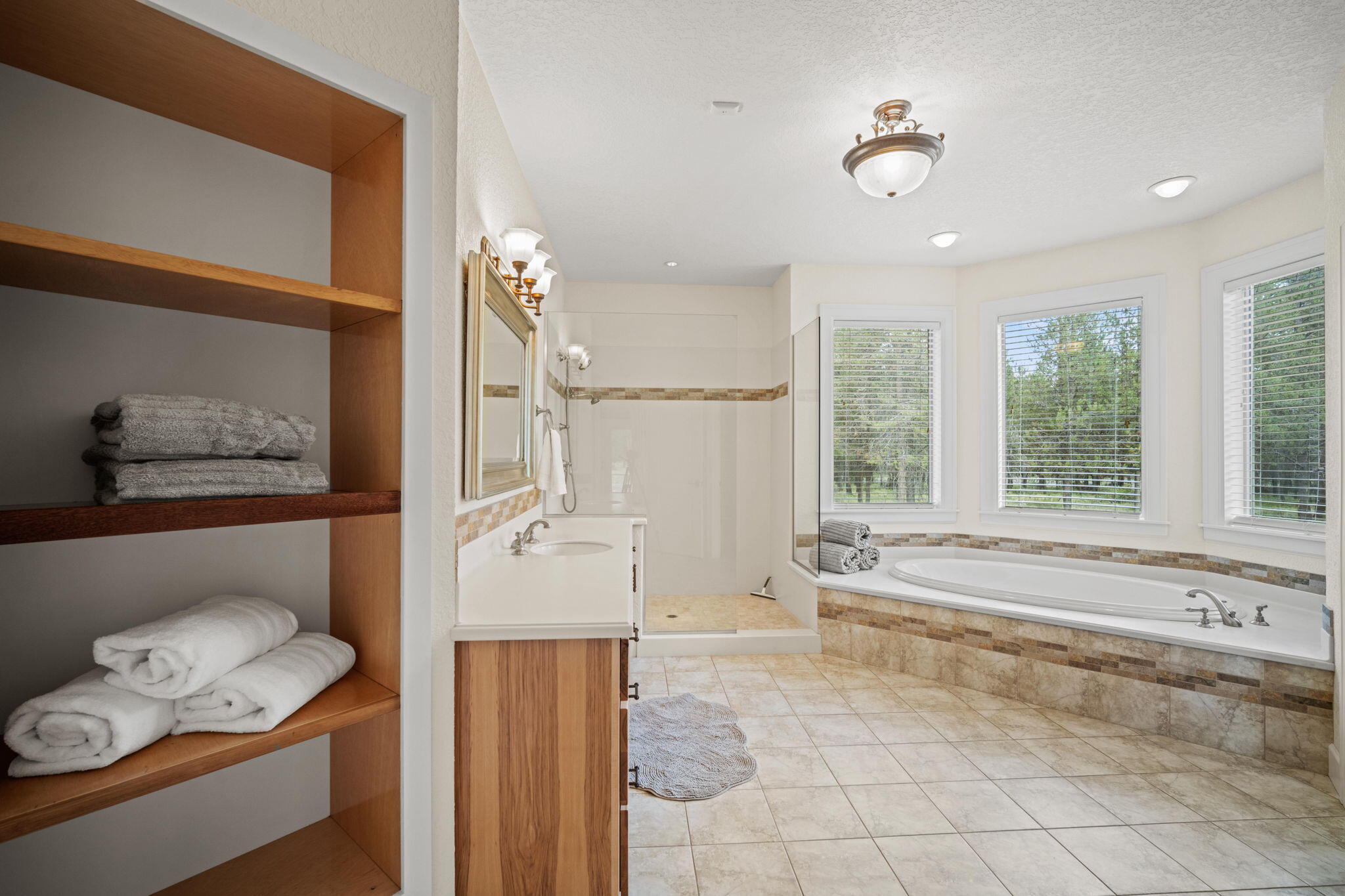 Pinewood Country Est - Residential