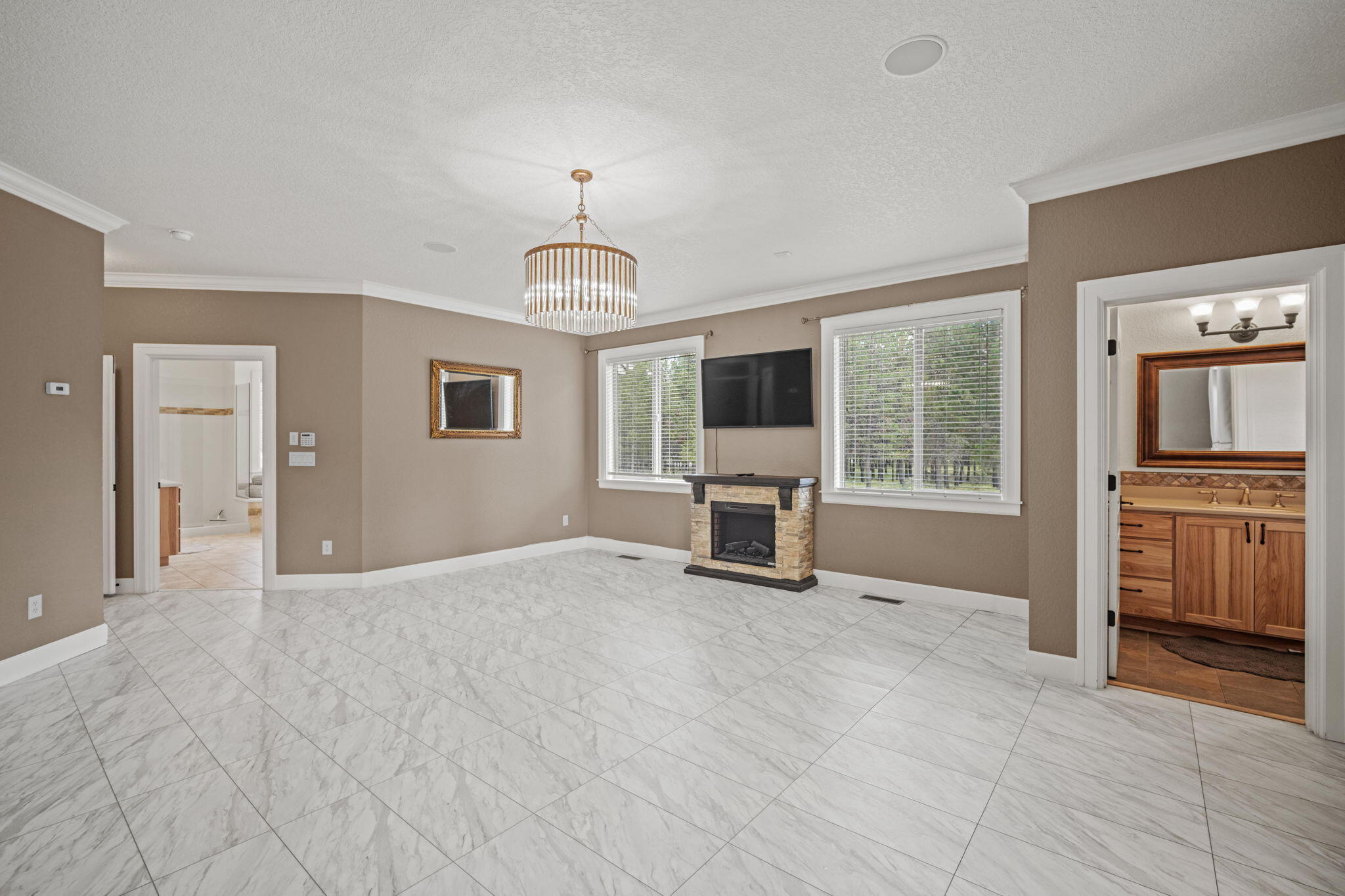 Pinewood Country Est - Residential