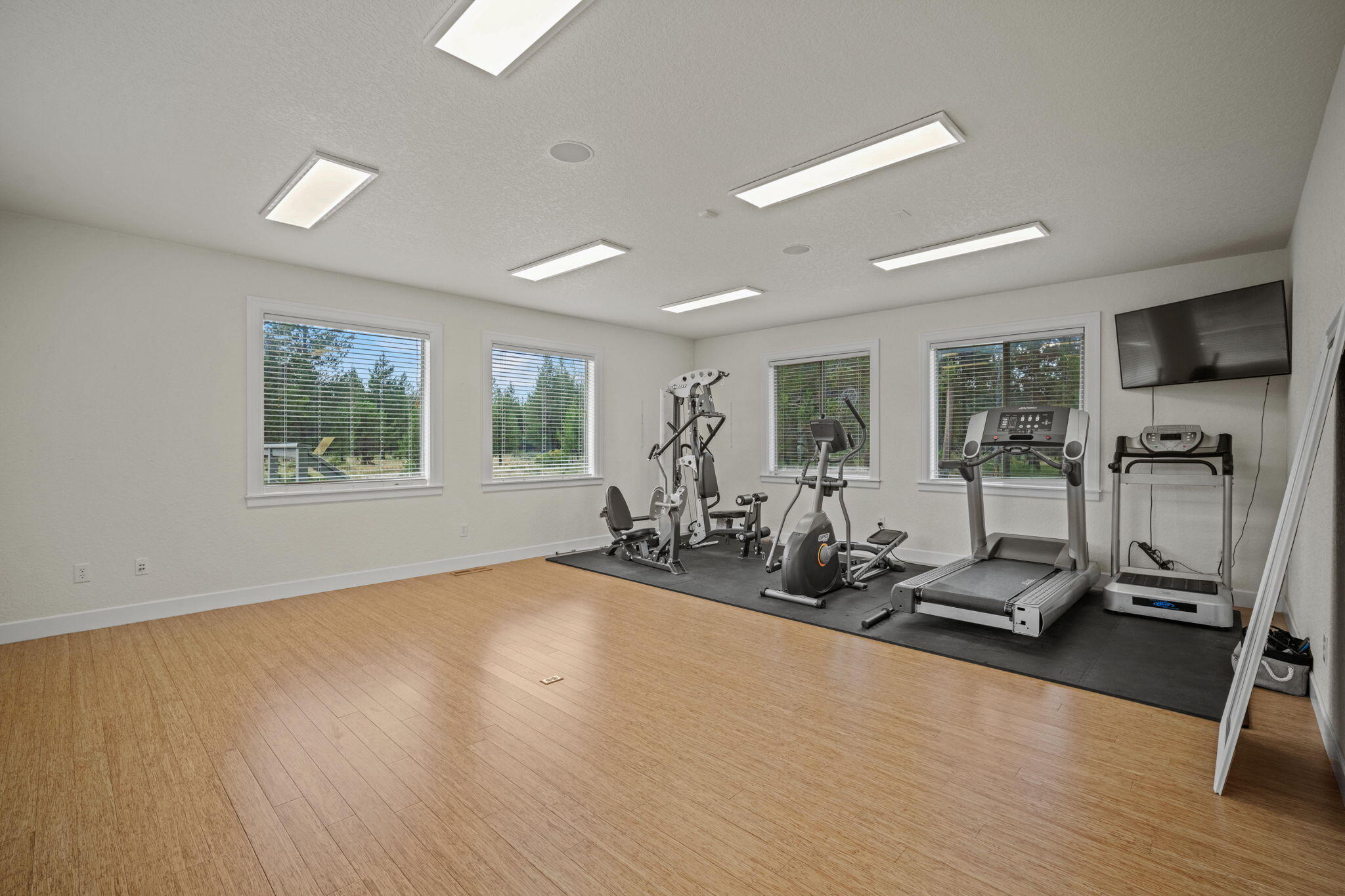 Pinewood Country Est - Residential