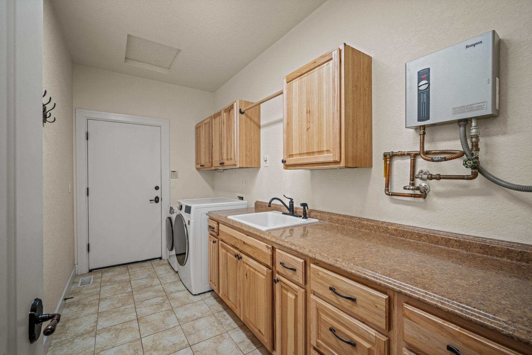 Pinewood Country Est - Residential