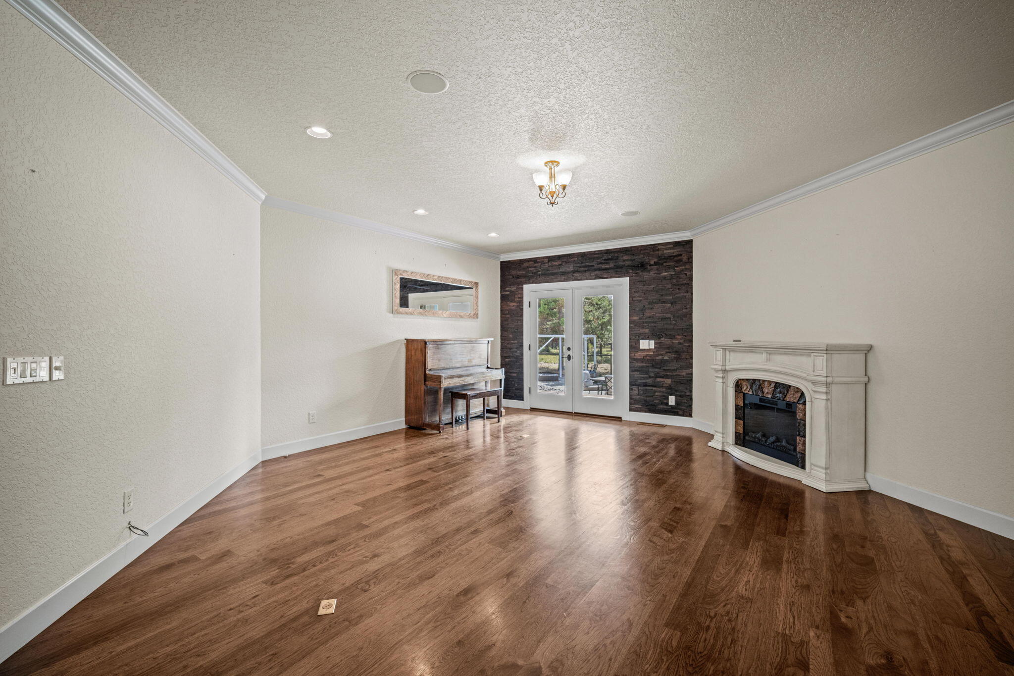 Pinewood Country Est - Residential