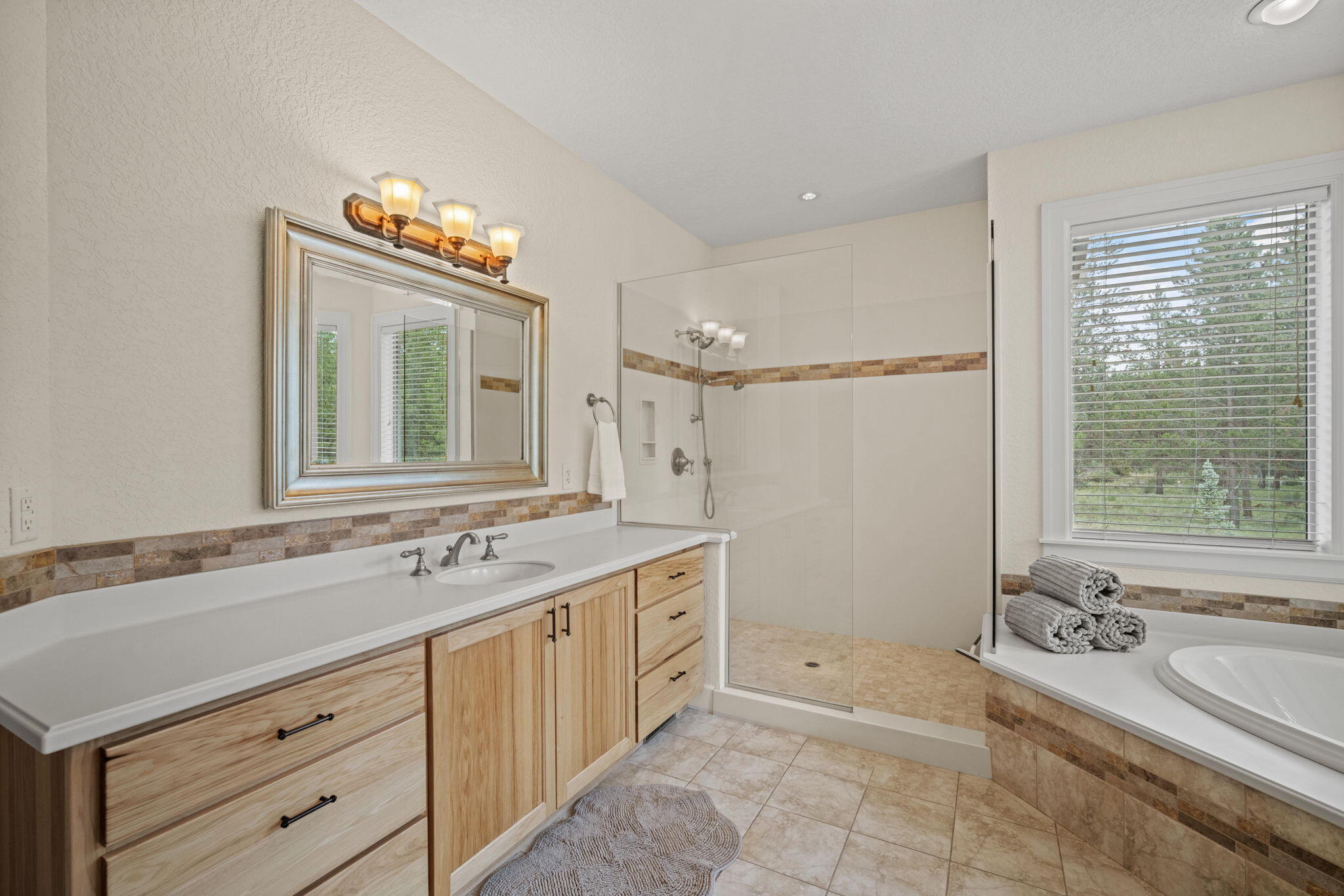 Pinewood Country Est - Residential