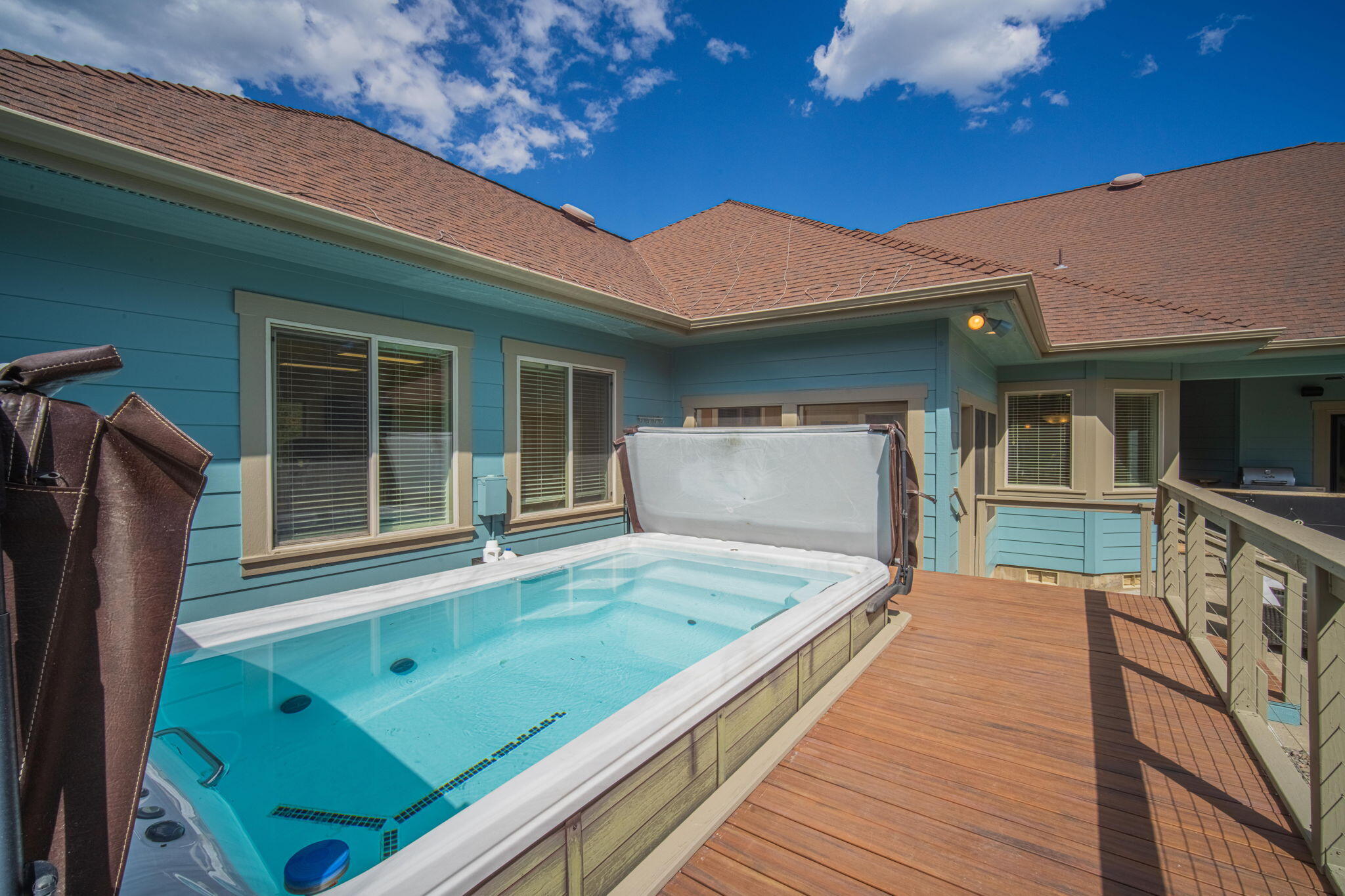 Pinewood Country Est - Residential