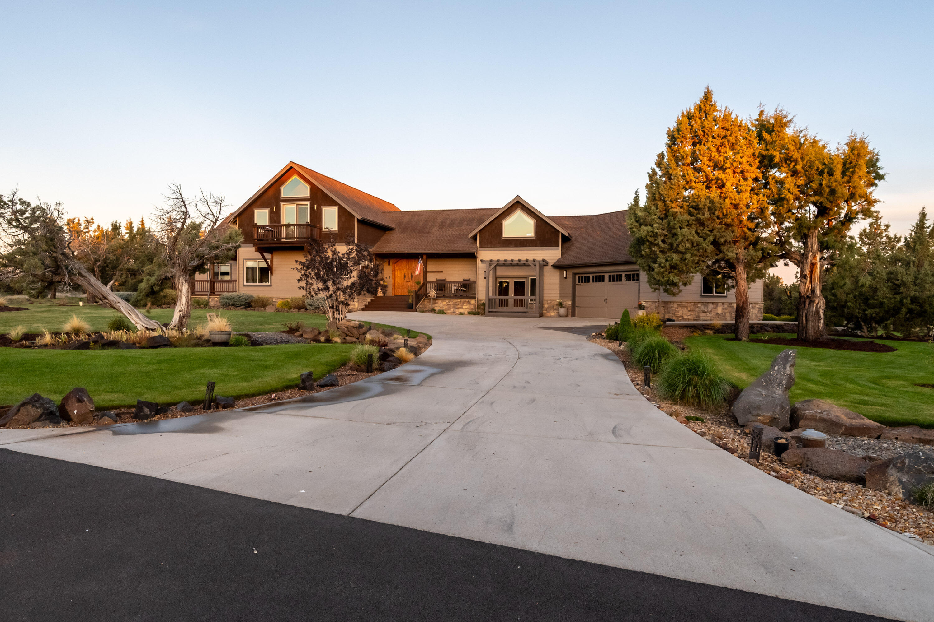 18598 SW Mount Adams Loop