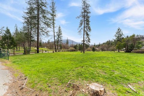 Tiny photo for 7511 Hugo Road, Grants Pass, OR 97526 (MLS # 220216901)