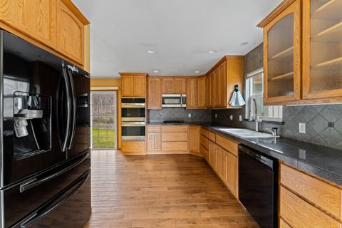 Tiny photo for 7511 Hugo Road, Grants Pass, OR 97526 (MLS # 220216901)