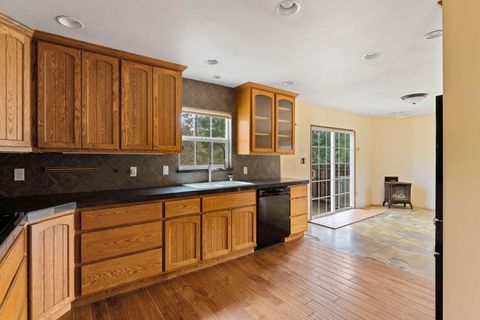 Tiny photo for 7511 Hugo Road, Grants Pass, OR 97526 (MLS # 220216901)