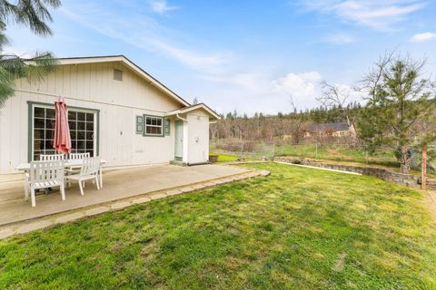 Tiny photo for 7511 Hugo Road, Grants Pass, OR 97526 (MLS # 220216901)