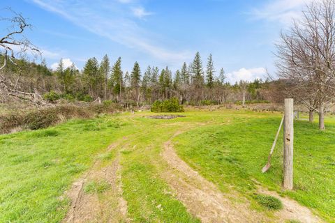 Tiny photo for 7511 Hugo Road, Grants Pass, OR 97526 (MLS # 220216901)