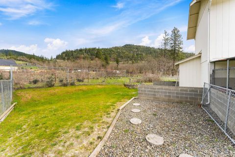 Tiny photo for 7511 Hugo Road, Grants Pass, OR 97526 (MLS # 220216901)