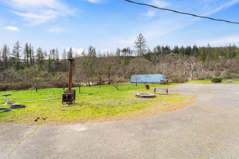 Tiny photo for 7511 Hugo Road, Grants Pass, OR 97526 (MLS # 220216901)