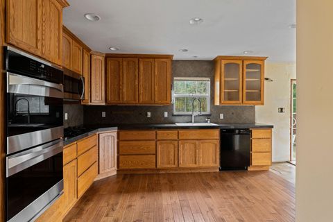 Tiny photo for 7511 Hugo Road, Grants Pass, OR 97526 (MLS # 220216901)