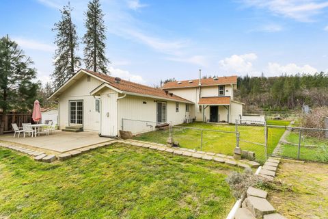 Tiny photo for 7511 Hugo Road, Grants Pass, OR 97526 (MLS # 220216901)