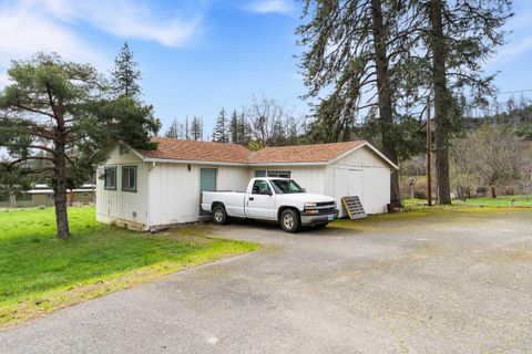 Tiny photo for 7511 Hugo Road, Grants Pass, OR 97526 (MLS # 220216901)
