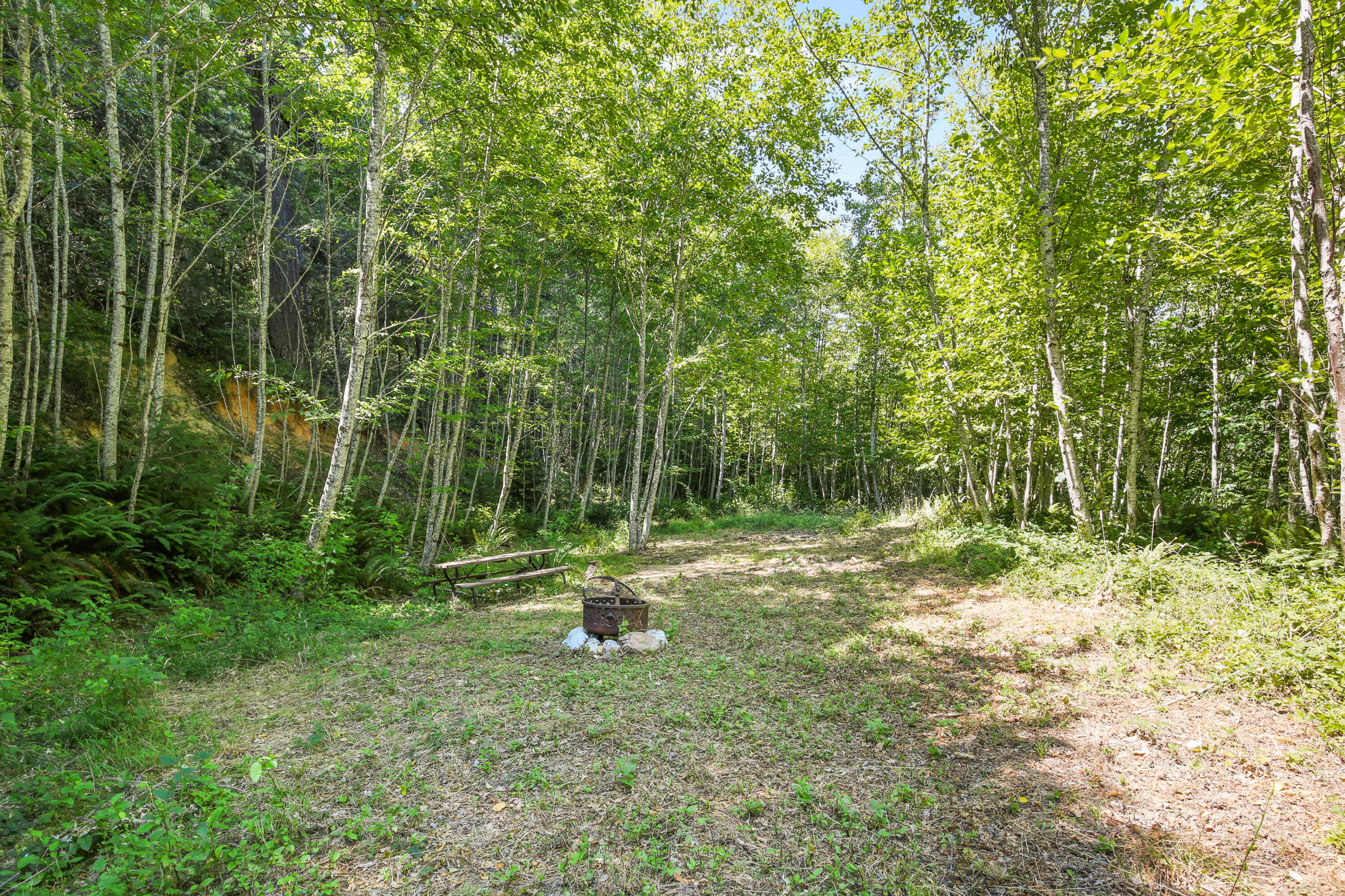 Glendale, Tow NOf Julia - Land