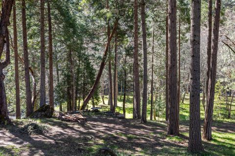 Tiny photo for 9530 S F Little Butte Road, Eagle Point, OR 97524 (MLS # 220225915)