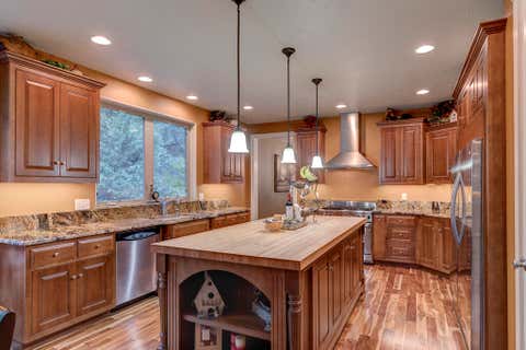 Tiny photo for 9530 S F Little Butte Road, Eagle Point, OR 97524 (MLS # 220225915)
