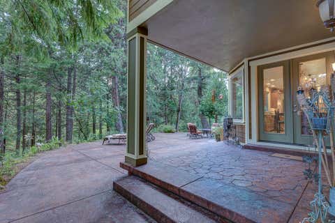 Tiny photo for 9530 S F Little Butte Road, Eagle Point, OR 97524 (MLS # 220225915)