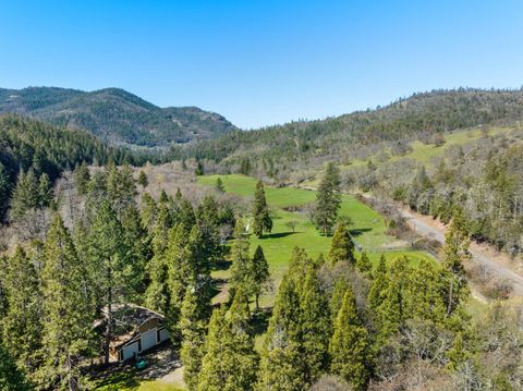 Tiny photo for 9530 S F Little Butte Road, Eagle Point, OR 97524 (MLS # 220225915)