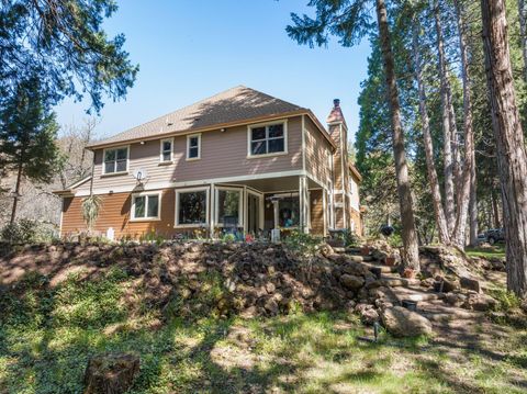 Tiny photo for 9530 S F Little Butte Road, Eagle Point, OR 97524 (MLS # 220225915)