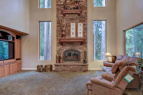 Tiny photo for 9530 S F Little Butte Road, Eagle Point, OR 97524 (MLS # 220225915)