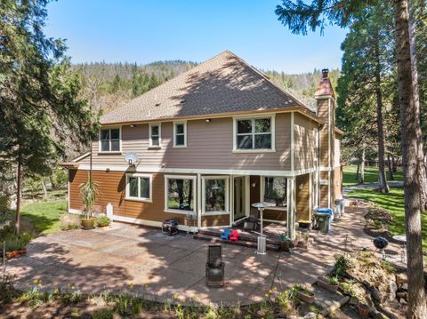 Tiny photo for 9530 S F Little Butte Road, Eagle Point, OR 97524 (MLS # 220225915)